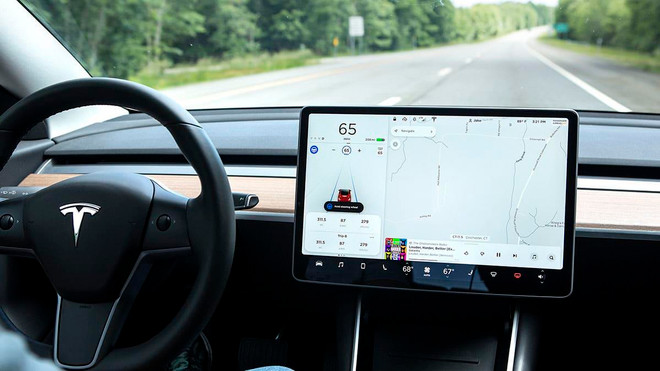 Hệ thống Autopilot trên xe của Tesla. (Ảnh: Consumerreport) Cựu nhân viên Tesla thừa nhận tải mã nguồn xe tự lái lên mạng iCloud ảnh 1