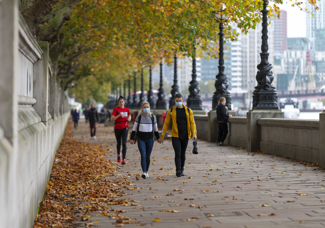 Nhiều nước châu Âu tiếp tục ghi nhận số ca nhiễm mới cao kỷ lục ảnh 1