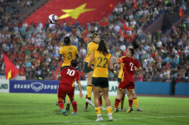 Một pha bóng nguy hiểm trước khung thành của U20 nữ Việt Nam. (Ảnh: Trung Kiên/TTXVN) Thua Australia 0-2, Việt Nam vẫn vào Vòng chung kết U20 Nữ châu Á 2024 ảnh 2