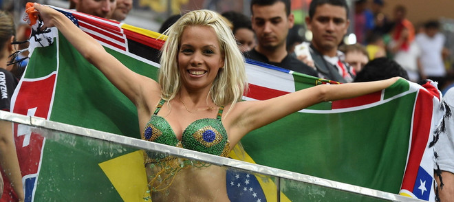 [Photo] Gương mặt khả ái của các nữ cổ động viên World Cup ảnh 4