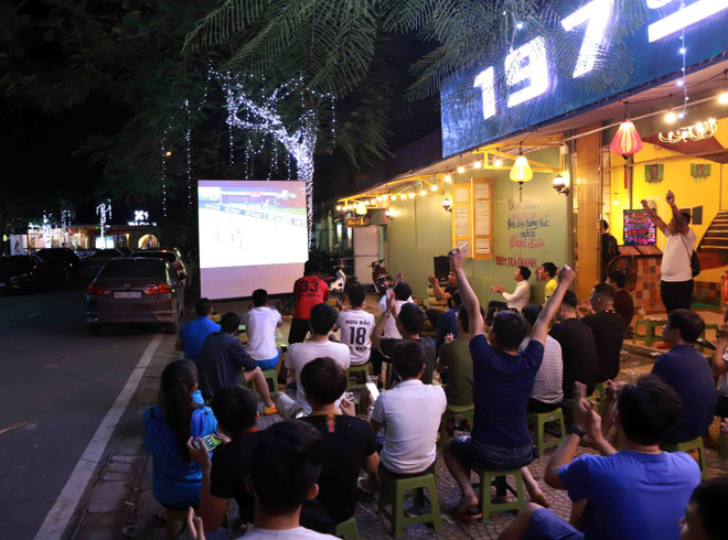 Cổ động viên TP.HCM sẵn sàng 'tiếp lửa' cho Đội tuyển Việt Nam ảnh 1