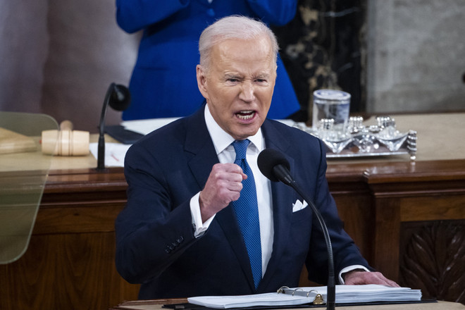 Tổng thống Mỹ Joe Biden phát biểu trước Quốc hội tại Washington, DC, ngày 1/3/2022. (Ảnh: AFP/TTXVN) Tổng thống Joe Biden tin tưởng nền kinh tế Mỹ vẫn "đi đúng hướng" ảnh 1