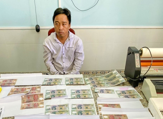 Cần Thơ: Bắt giữ hai đối tượng phối hợp sản xuất tiền giả ảnh 1