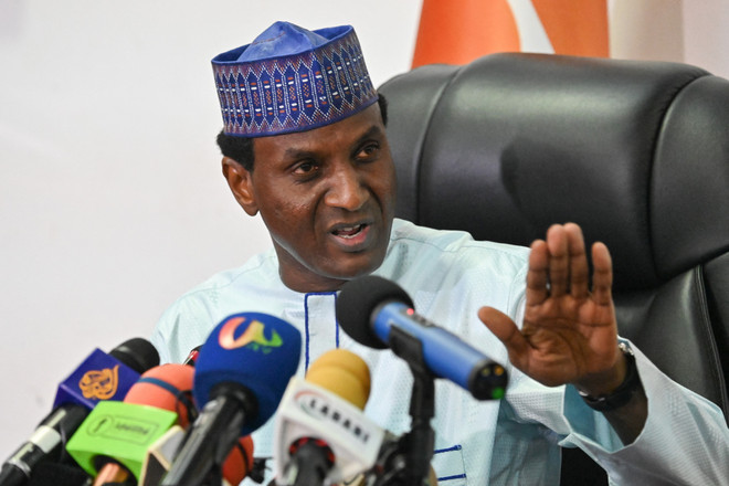 Thủ tướng do chính quyền quân sự Niger bổ nhiệm Ali Mahaman Lamine Zeine trong cuộc họp báo ở Niamey, ngày 4/9/2023. (Ảnh: AFP/TTXVN) Niger chấp nhận sáng kiến của Algeria để giải quyết khủng hoảng chính ảnh 1