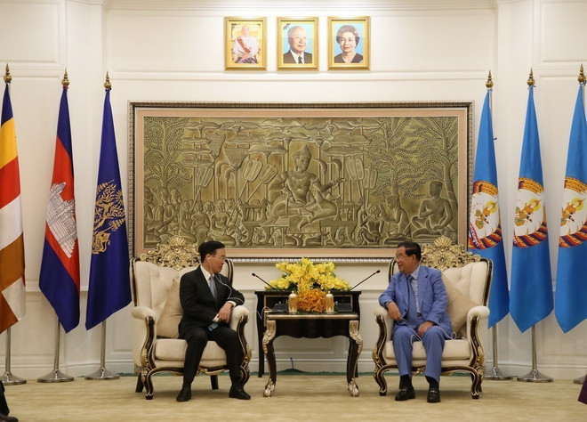 Chủ tịch Đảng Nhân dân Campuchia, Thủ tướng Vương quốc Campuchia Samdech Akka Moha Sena Padei Techo Hun Sen tiếp ông Võ Văn Thưởng, Ủy viên Bộ Chính trị, Thường trực Ban Bí thư. (Ảnh: Vũ Hùng/TTXVN) Truyền thông Campuchia đánh giá cao chuyến thăm của ông Võ Văn Thưởng ảnh 1