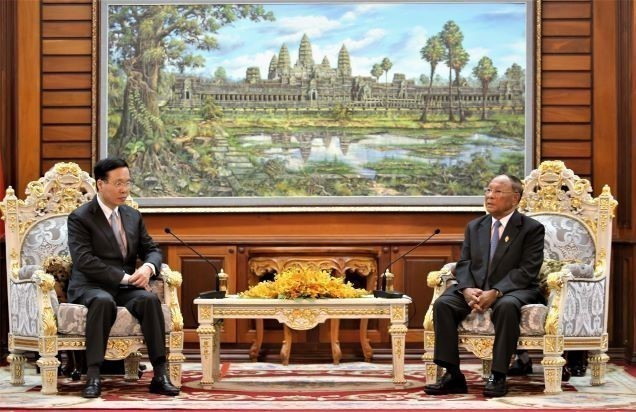 Chủ tịch danh dự Đảng Nhân dân Campuchia, Chủ tịch Quốc hội Campuchia Samdech Heng Samrin tiếp ông Võ Văn Thưởng, Ủy viên Bộ Chính trị, Thường trực Ban Bí thư. (Ảnh: Huỳnh Thảo/TTXVN) Truyền thông Campuchia đánh giá cao chuyến thăm của ông Võ Văn Thưởng ảnh 2