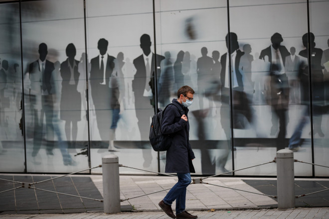 Anh ghi nhận số ca tử vong do COVID-19 trong một ngày ở mức cao kỷ lục ảnh 1