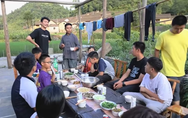 Kỳ lạ hiện tượng nhận lương để làm "con ngoan" ở Trung Quốc ảnh 4