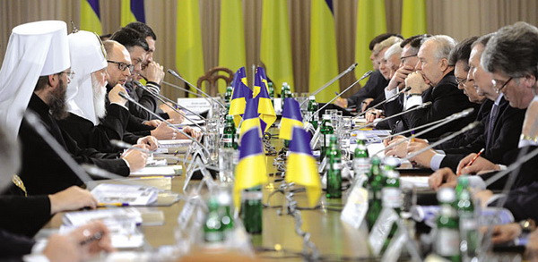 Chính phủ Ukraine và phe đối lập tiến hành đối thoại ảnh 1