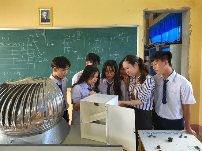 Độc đáo mô hình máy tạo nước sạch từ điện gió của cậu học trò lớp 11 ảnh 2