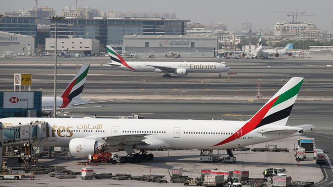 Emirates đã tạm dừng đường bay đến Nam Phi do dịch bệnh. (Ảnh: Shutterstock) Nhiều hãng hàng không quốc tế tạm dừng bay đến Nam Phi do dịch bệnh ảnh 1