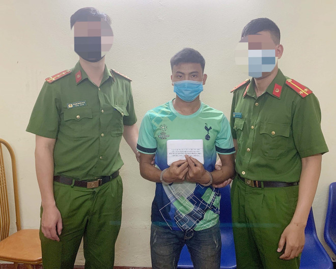 Bắt giữ đối tượng. (Ảnh: TTXVN) Thêm thẩm quyền cho công an xã để giải quyết vụ việc ngay tại cơ sở ảnh 3