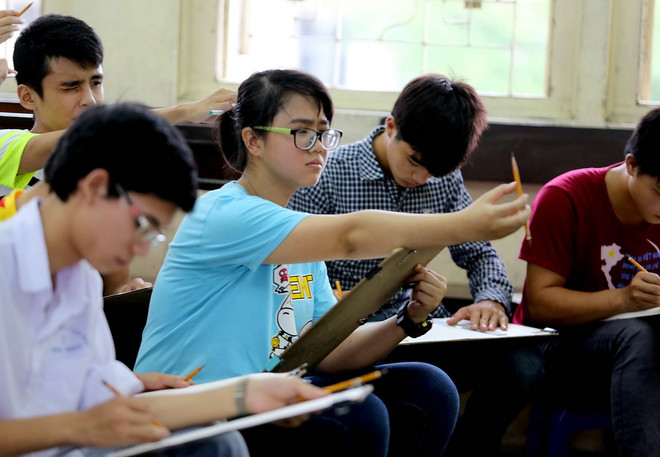 [Photo] Kết thúc môn thi cuối Kỳ thi tuyển sinh đại học đợt 1 ảnh 5