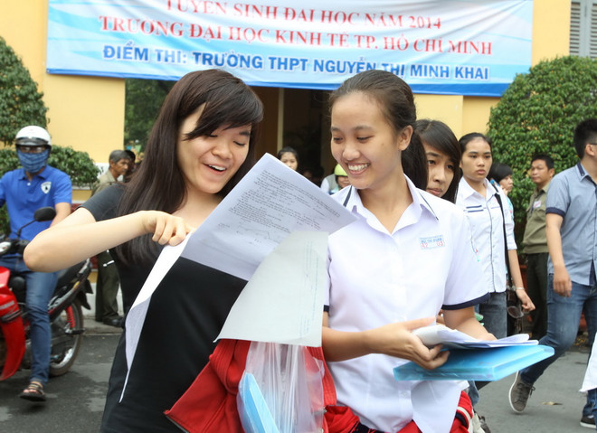 [Photo] Kết thúc môn thi cuối Kỳ thi tuyển sinh đại học đợt 1 ảnh 2