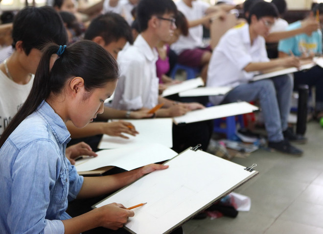 [Photo] Kết thúc môn thi cuối Kỳ thi tuyển sinh đại học đợt 1 ảnh 6