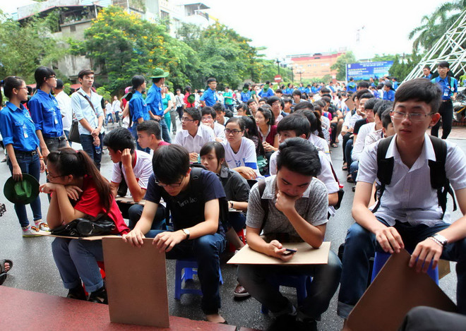 [Photo] Kết thúc môn thi cuối Kỳ thi tuyển sinh đại học đợt 1 ảnh 4