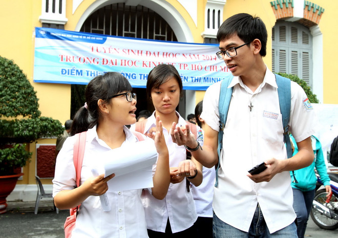 [Photo] Kết thúc môn thi cuối Kỳ thi tuyển sinh đại học đợt 1 ảnh 1
