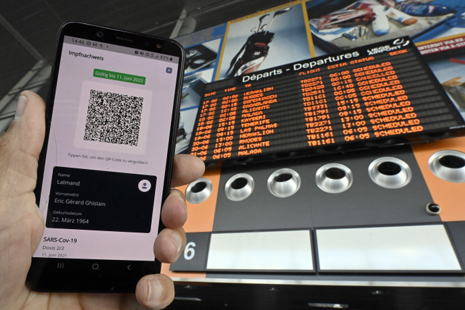 Chứng nhận tiêm vaccine giả: "Bom nổ chậm" đe dọa nỗ lực chống dịch ảnh 2