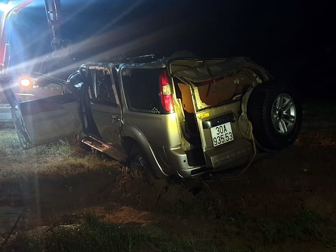 Nghệ An: 5 người tử vong trong vụ ôtô rơi xuống sông Giăng ảnh 2