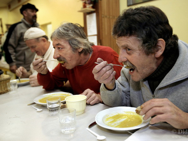 Gần 8% người dân Thụy Sĩ vẫn sống trong cảnh nghèo khổ ảnh 1