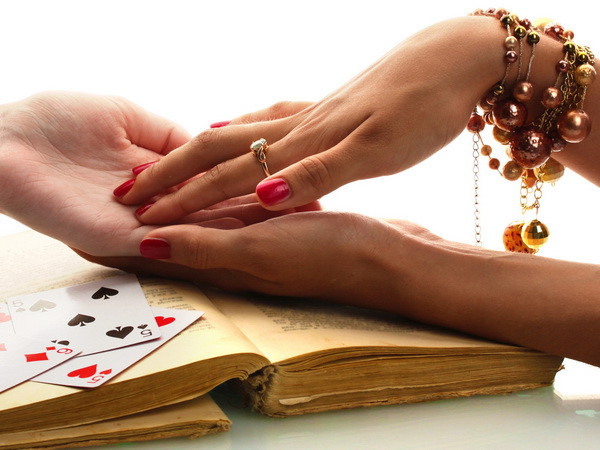 Cảnh sát Nga triệt phá nhóm lừa đảo trong hoạt động tâm linh ảnh 1