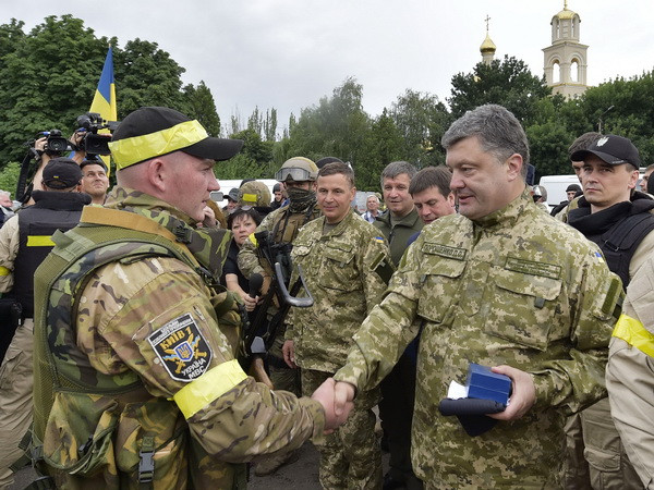 Tổng thống Ukraine đe dọa cắt đứt quan hệ ngoại giao với Nga ảnh 1