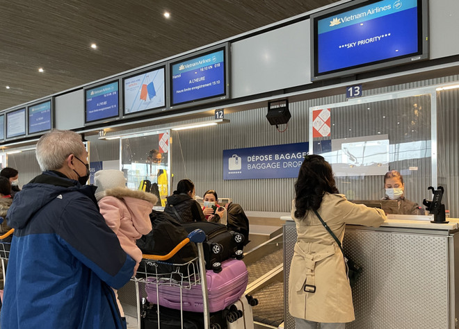 Nối lại chuyến bay thương mại: Mang quà Tết đến kiều bào tại Pháp ảnh 1