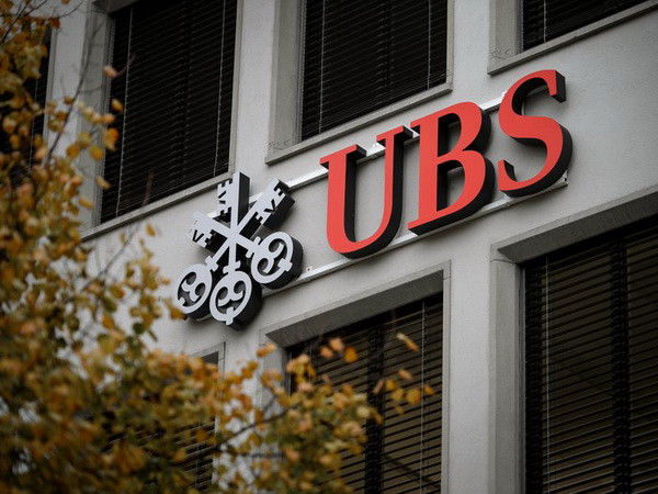 Ngân hàng UBS bị cáo buộc giúp khách hàng tại Pháp trốn thuế ảnh 1