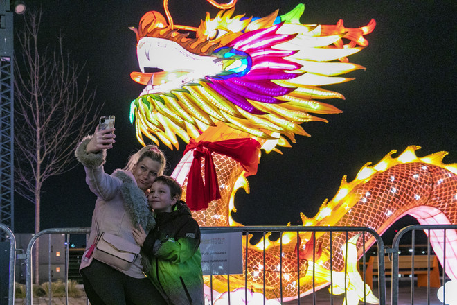 Dịch COVID-19: Tín hiệu của cuộc sống bình thường mới tại các nước ảnh 2