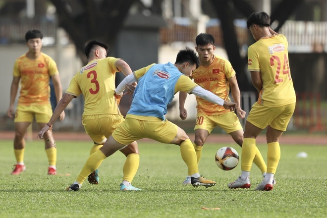 Các cầu thủ U22 Việt Nam có tâm trạng thoải mái trước trận quyết đấu với U22 Thái Lan. (Ảnh: Minh Quyết/TTXVN) SEA Games 32: U22 Việt Nam quyết thắng U22 Thái Lan để đứng đầu bảng ảnh 1