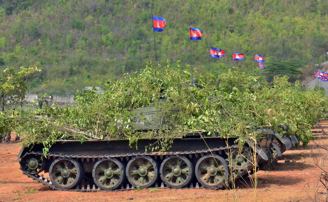 Việt Nam viện trợ Campuchia mở xưởng sửa chữa xe tăng ảnh 1