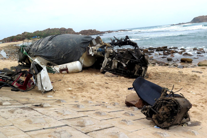 Bình Định: Xe bồn mất phanh lao xuống bãi biển làm 3 người thương vong ảnh 2