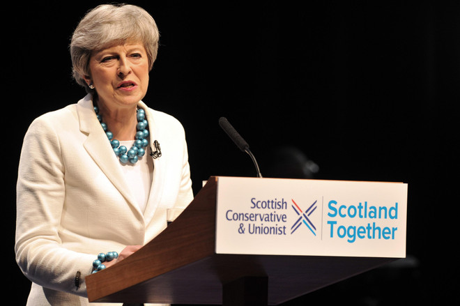 Đảng Bảo thủ của Thủ tướng Theresa May sẽ đối mặt với kết quả tồi tệ nếu Anh tổ chức tổng tuyển cử. (Ảnh: AFP/TTXVN) Anh: Tỷ lệ ủng hộ đảng Bảo thủ cầm quyền thấp nhất từ trước tới nay ảnh 1
