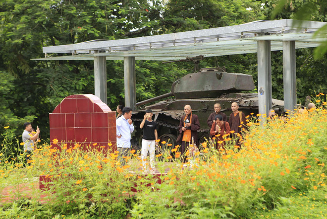 Di tích Chiến trường Điện Biên Phủ thu hút đông du khách dịp nghỉ lễ ảnh 2