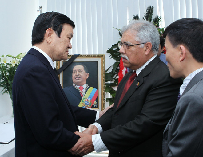 Tưởng niệm 2 năm ngày mất của Tổng thống Hugo Chavez tại Hà Nội ảnh 1