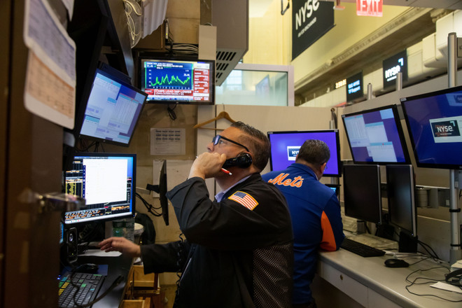 Chứng khoán Mỹ đi lên sau khi Fed tiếp tục tăng lãi suất ảnh 1