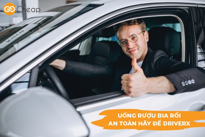 Khách hàng yên tâm di chuyển về nhà an toàn sau khi đã uống rượu bia với dịch vụ DriverX của Gocheap. Thuê tài xế lái xe sau khi uống rượu bia là giải pháp văn minh ảnh 2