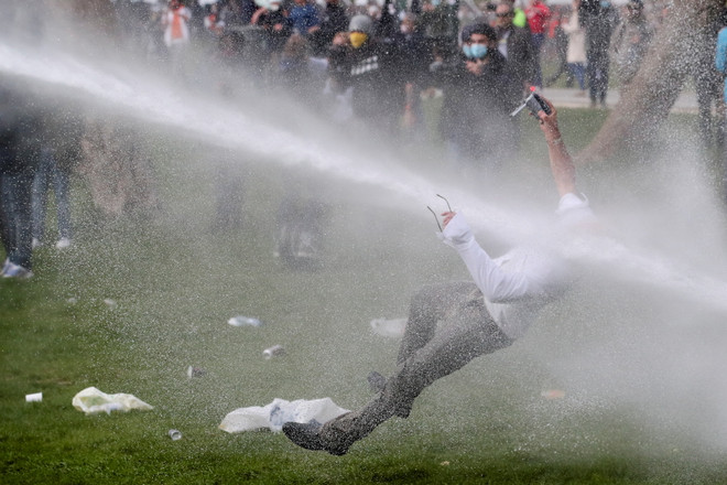 Bỉ bắt giữ hơn 130 người phản đối lệnh phong tỏa do dịch COVID-19 ảnh 1