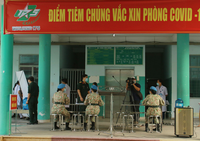 Tiêm vaccine COVID-19 cho cán bộ, chiến sỹ đi làm nhiệm vụ ở Nam Sudan ảnh 2