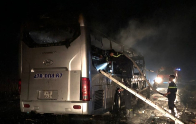 Kon Tum: Cháy xe khách tuyến Bắc-Nam, hành khách may mắn thoát nạn ảnh 1