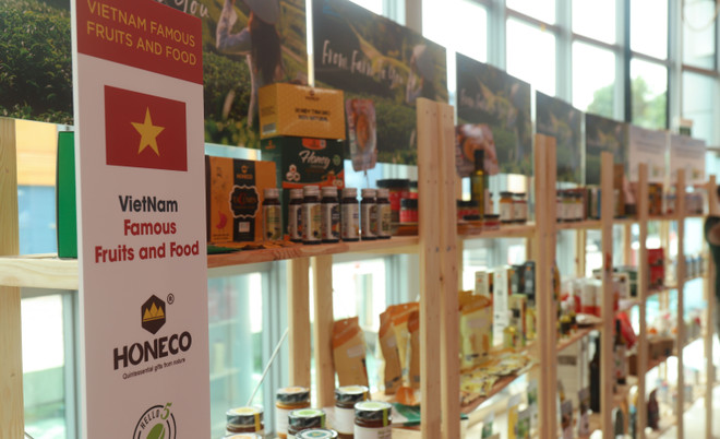 Cho đến nay, Hao Mart đã nhập khẩu 72 mặt hàng tiêu biểu đến từ Việt Nam. (Ảnh: Lê Dương/TTXVN) Khai mạc tuần lễ hàng Việt Nam 2021 tại hệ thống siêu thị Singapore ảnh 2