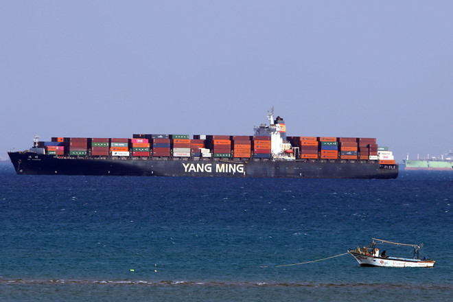 Giao thông trên Kênh đào Suez dần trở lại bình thường ảnh 1