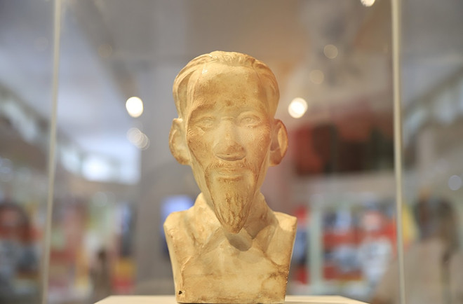 Câu chuyện xúc động về bức tượng Bác Hồ của chiến sỹ Nhà tù Côn Đảo ảnh 1