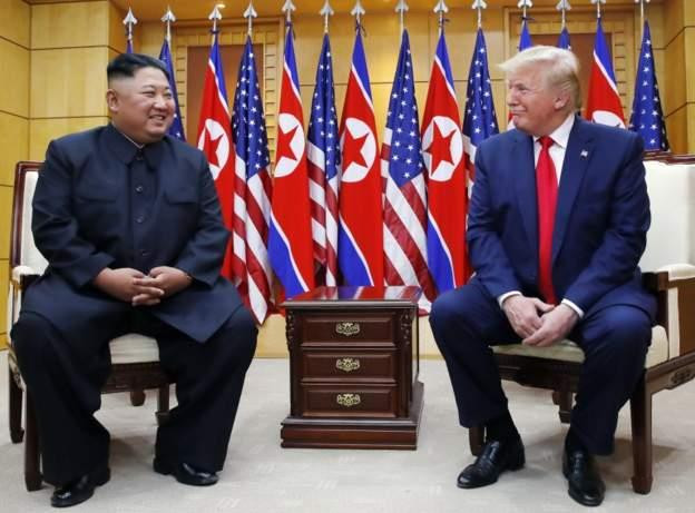 Tổng thống Mỹ Donald Trump và nhà lãnh đạo Kim Jong-un. (Ảnh: EPA) Tổng thống Mỹ kết thúc cuộc họp kín với nhà lãnh đạo Triều Tiên ảnh 1