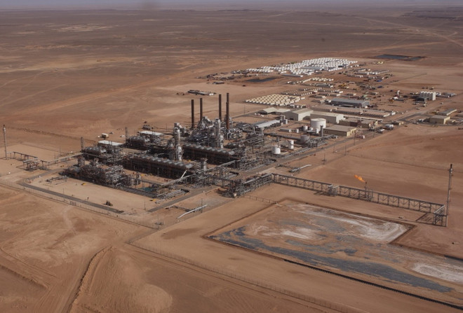 Phiến quân bắn rocket vào nhà máy khí đốt tại miền Nam Algeria ảnh 1