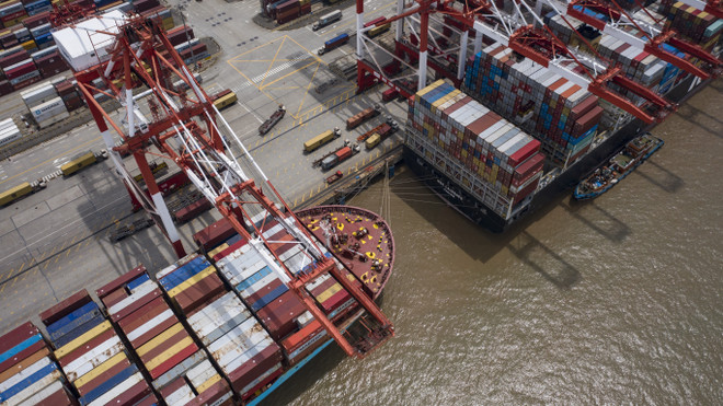 Xuất khẩu hàng hóa của Trung Quốc tăng vọt trong tháng 11 ảnh 1