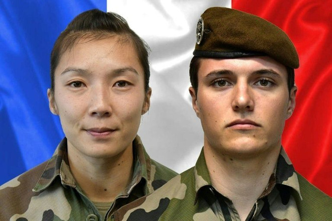 Hạ sỹ Loic Risser (phải) và Trung sỹ Yvonne Huynh thiệt mạng tại Mali. (Nguồn: pmnewsnigeria.com) Nữ binh sỹ Pháp đầu tiên bị sát hại trong vụ gài bom ven đường ở Mali ảnh 1