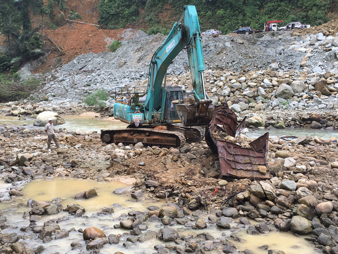 Tiếp tục tìm kiếm nạn nhân trong vụ sạt lở thủy điện Rào Trăng 3 ảnh 1