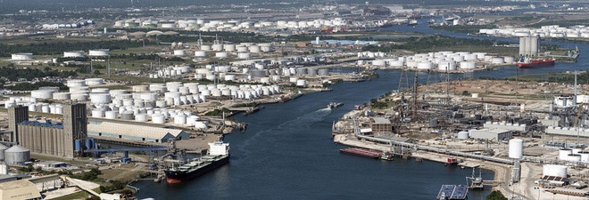 Giá dầu Mỹ tăng gần 20% sau tuyên bố sẵn sàng tiêu diệt các tàu Iran ảnh 1