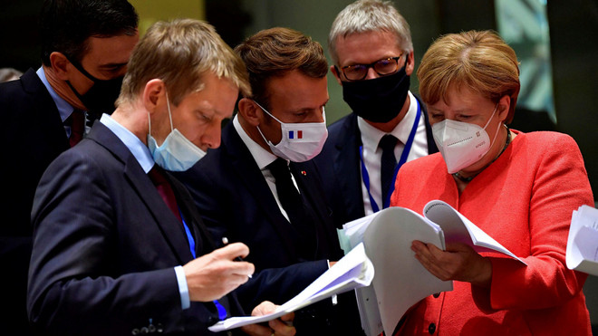 EU vẫn chưa nhất trí được về kế hoạch phục hồi do dịch COVID-19. (Ảnh: AFP/Getty) EU chưa thể nhất trí về kế hoạch phục hồi trị giá 1.800 tỷ euro ảnh 1